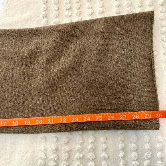 Gilly Hicks Women’s Taupe Brown Sweater Knit Straight Leg with Side Vent Pants - Picture 6 of 8